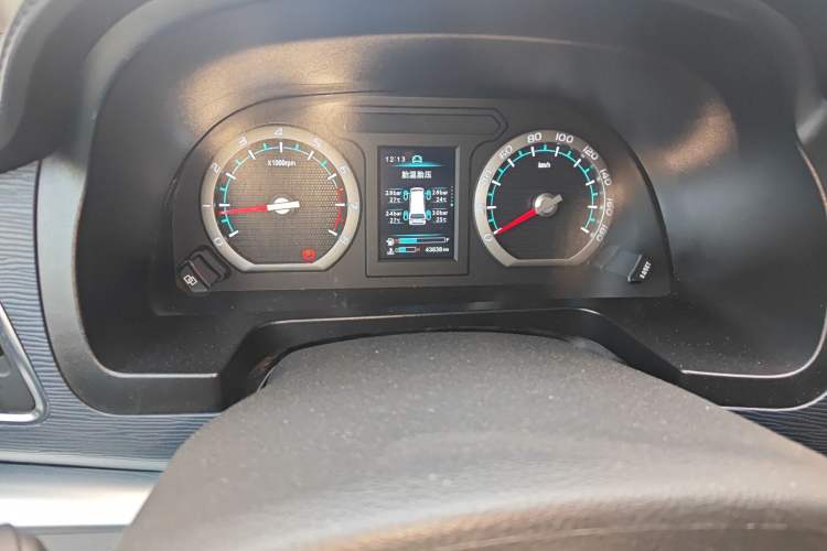 Used FORTHING Lingzhi 2020 M5L 1.6L Luxury 7-Seater Odometer Close Up