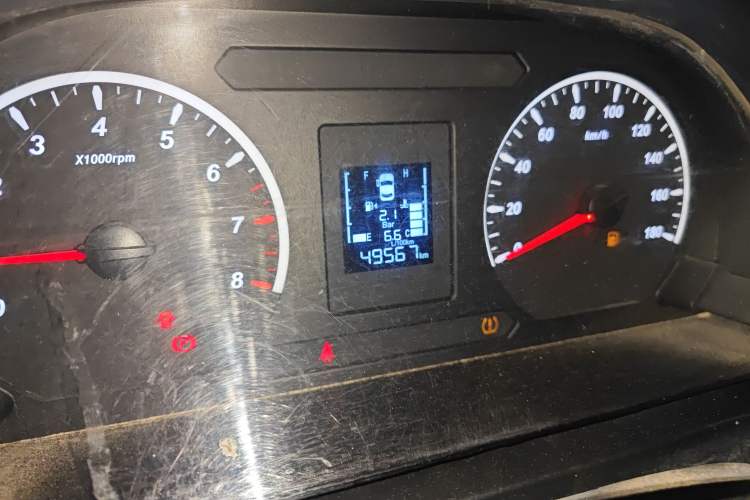 Used FORTHING Lingzhi 2020 M5 1.6L Practical Model Odometer Close Up