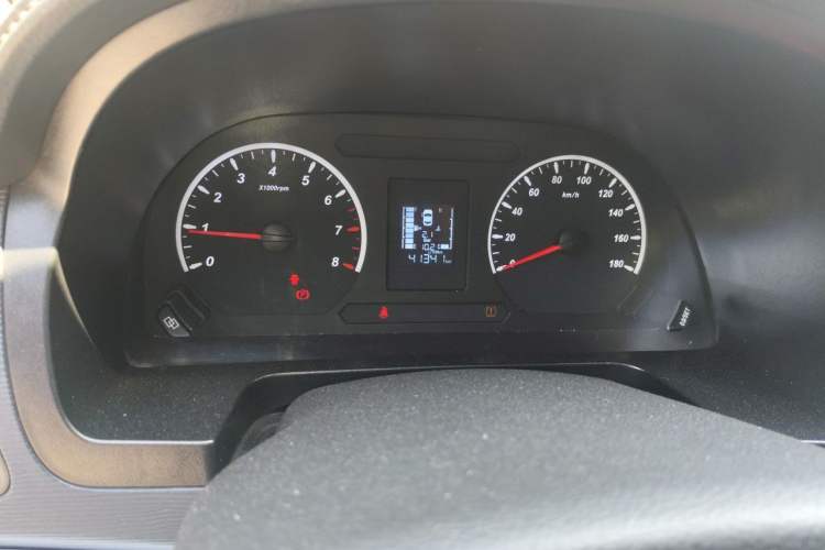 Used FORTHING Lingzhi 2020 M5 1.6L Practical Model Odometer Close Up