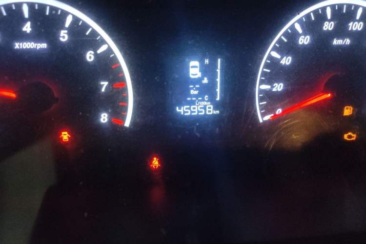Used FORTHING Lingzhi 2020 M5 1.6L Practical Model Odometer Close Up