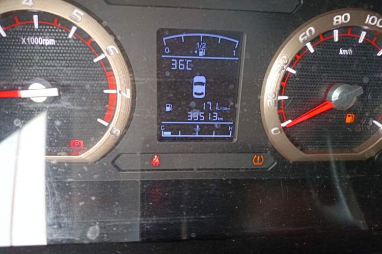 Used FORTHING Lingzhi 2020 M5L 2.0L Luxury 7-Seater Odometer Close Up