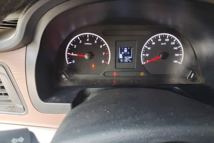 Used FORTHING Lingzhi 2020 M5 1.6L Practical Model Odometer Close Up