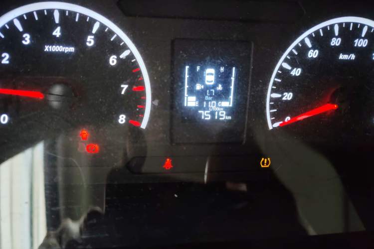 Used FORTHING Lingzhi 2020 M5 1.6L Practical Model Odometer Close Up