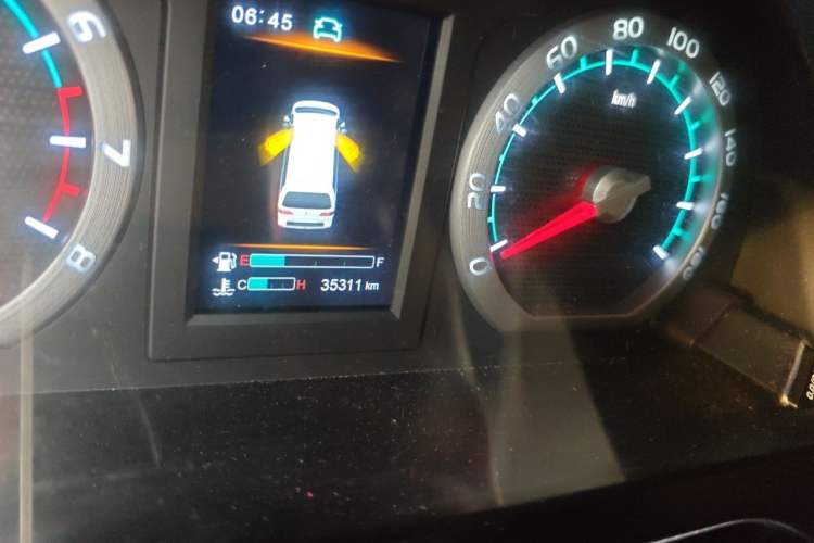 Used FORTHING Lingzhi 2020 M5L 1.6L Luxury 7-Seater Odometer Close Up
