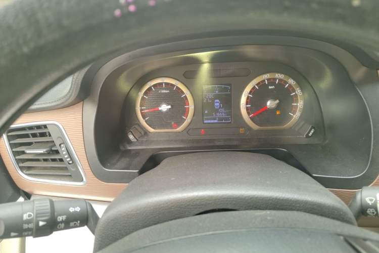Used FORTHING Lingzhi 2020 M5L 2.0L Luxury 7-Seater Odometer Close Up