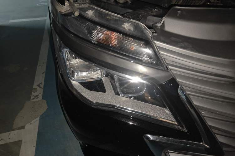 Used FORTHING Lingzhi 2020 M5L 1.6L Base Model 7 Seats Right Front Headlight