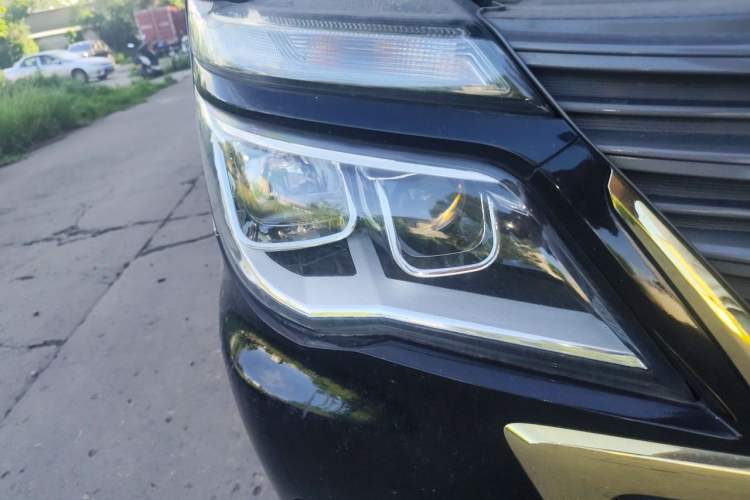 Used FORTHING Lingzhi 2020 M5L 1.6L Luxury 7-Seater Right Front Headlight