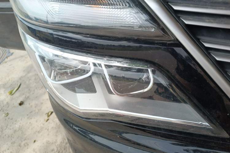 Used FORTHING Lingzhi 2020 M5L 1.6L Base Model 7 Seats Right Front Headlight