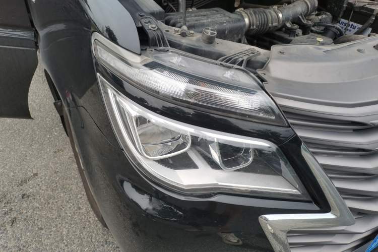 Used FORTHING Lingzhi 2020 M5L 1.6L Luxury 7-Seater Right Front Headlight