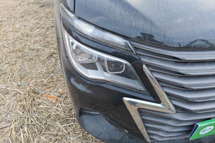 Used FORTHING Lingzhi 2020 M5L 1.6L Luxury 7-Seater Right Front Headlight
