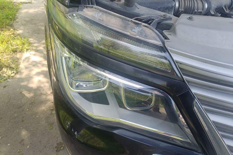 Used FORTHING Lingzhi 2020 M5L 1.6L Luxury 7-Seater Right Front Headlight