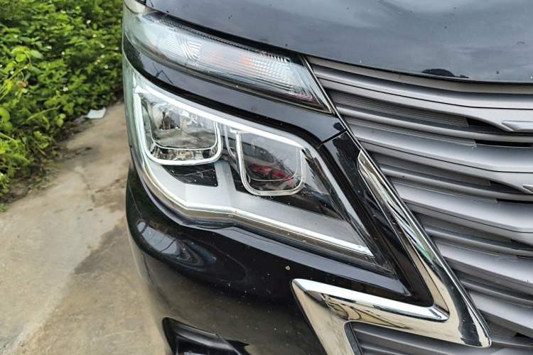 Used FORTHING Lingzhi 2020 M5L 1.6L Luxury 7-Seater Right Front Headlight