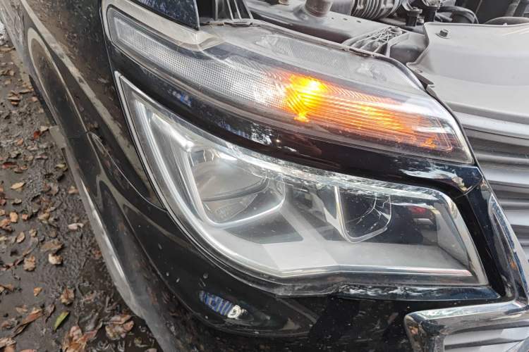 Used FORTHING Lingzhi 2020 M5L 1.6L Luxury 7-Seater Right Front Headlight