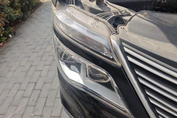 Used FORTHING Lingzhi 2020 M5L 1.6L Base Model 7 Seats Right Front Headlight