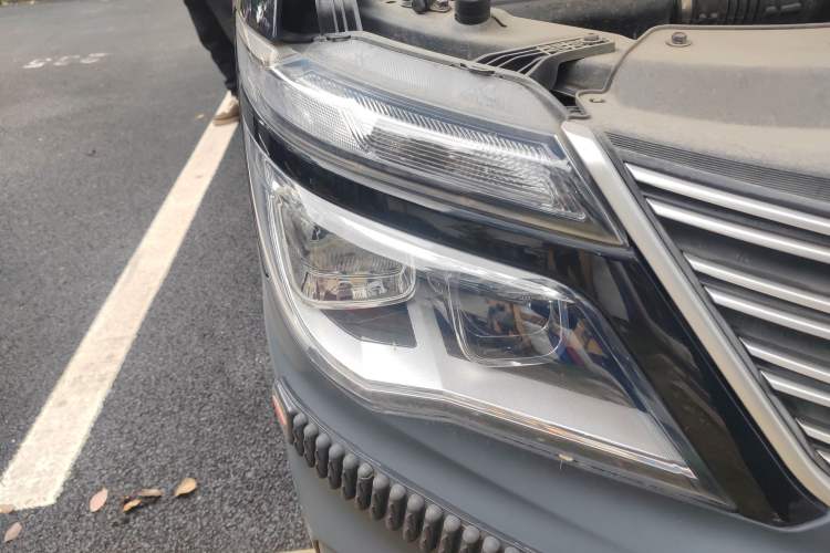 Used FORTHING Lingzhi 2020 M5 1.6L Practical Model Right Front Headlight