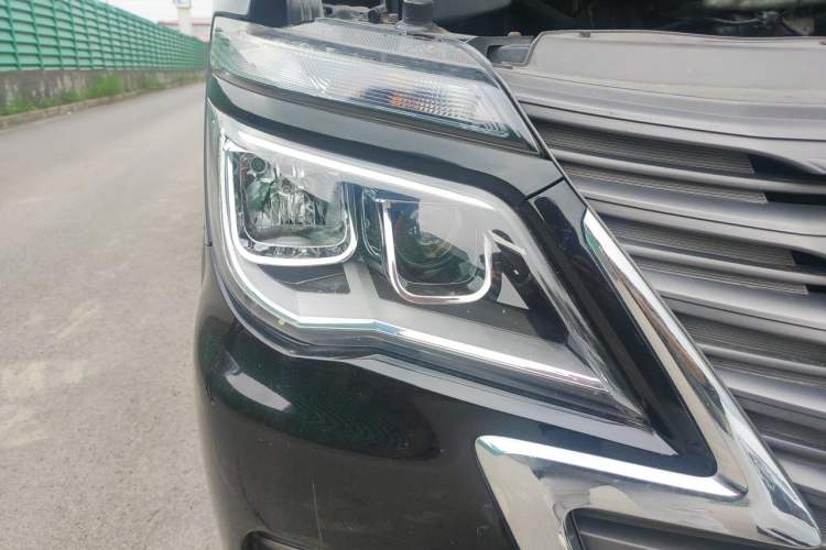 Used FORTHING Lingzhi 2020 M5L 1.6L Luxury 7-Seater Right Front Headlight