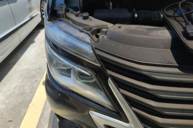 Used FORTHING Lingzhi 2020 M5 1.6L Luxury 7-Seater Right Front Headlight