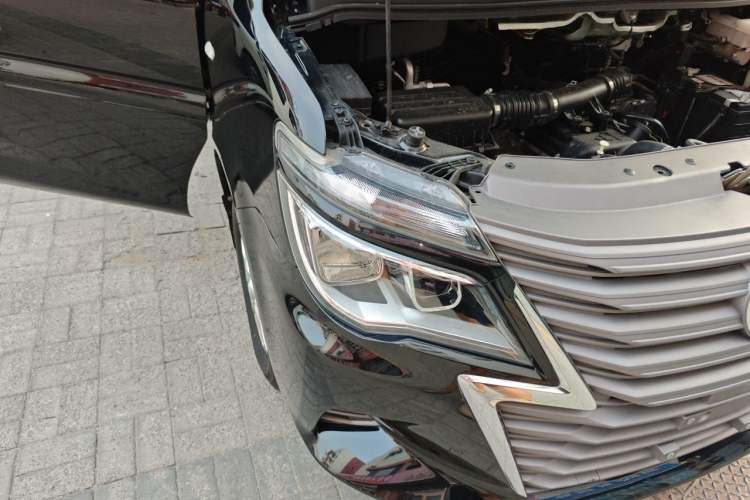 Used FORTHING Lingzhi 2020 M5L 1.6L Luxury 7-Seater Right Front Headlight