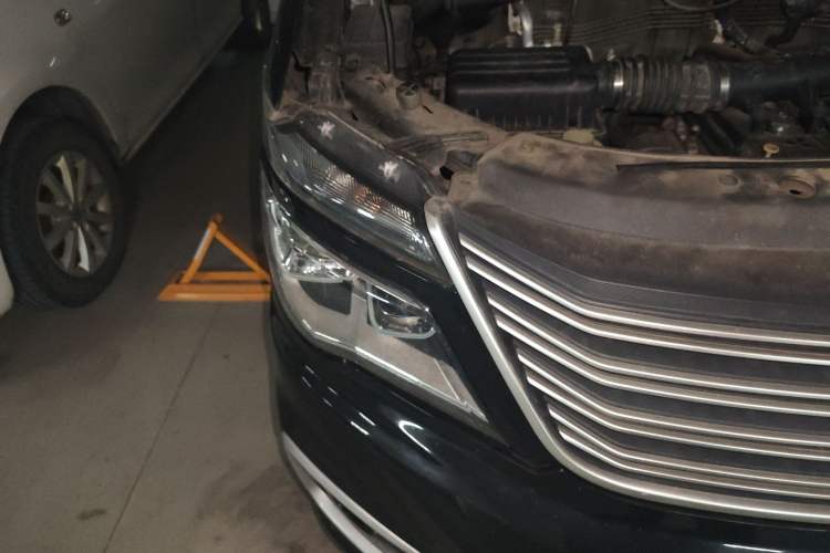 Used FORTHING Lingzhi 2020 M5L 1.6L Base Model 9 Seats Right Front Headlight