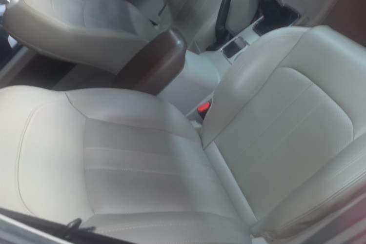Used FORTHING Lingzhi 2020 M5L 1.6L Luxury 7-Seater Right Front Seat
