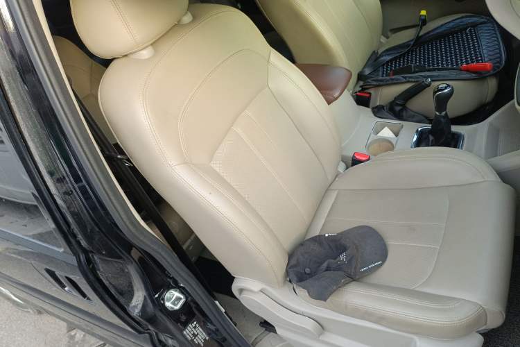 Used FORTHING Lingzhi 2020 M5L 1.6L Luxury 7-Seater Right Front Seat