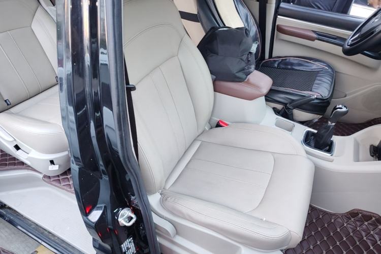 Used FORTHING Lingzhi 2020 M5L 1.6L Luxury 7-Seater Right Front Seat