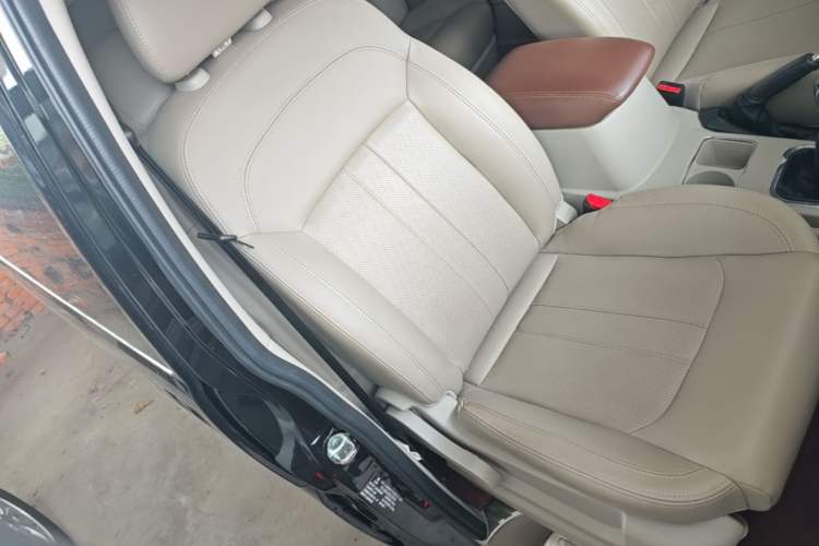 Used FORTHING Lingzhi 2020 M5L 1.6L Luxury 7-Seater Right Front Seat