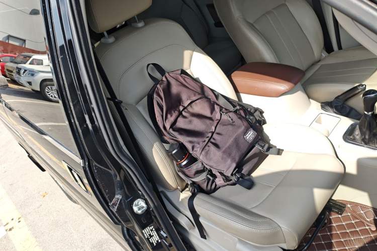 Used FORTHING Lingzhi 2020 M5L 1.6L Luxury 7-Seater Right Front Seat