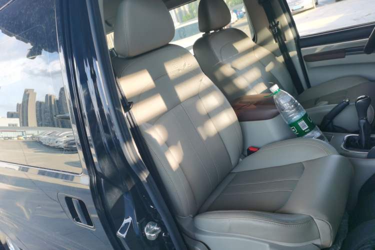 Used FORTHING Lingzhi 2020 M5L 1.6L Luxury 7-Seater Right Front Seat