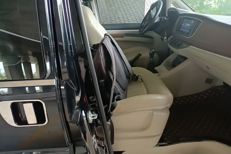 Used FORTHING Lingzhi 2020 M5L 1.6L Luxury 7-Seater Right Front Seat