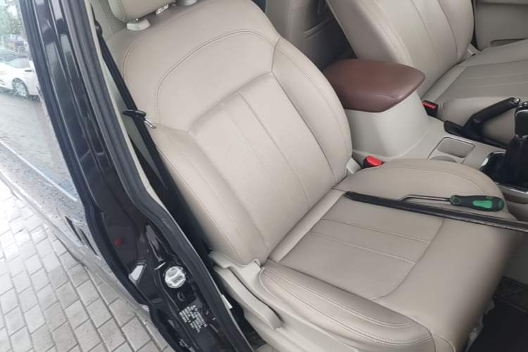 Used FORTHING Lingzhi 2020 M5L 1.6L Luxury 7-Seater Right Front Seat