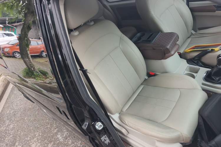 Used FORTHING Lingzhi 2020 M5L 1.6L Luxury 7-Seater Right Front Seat