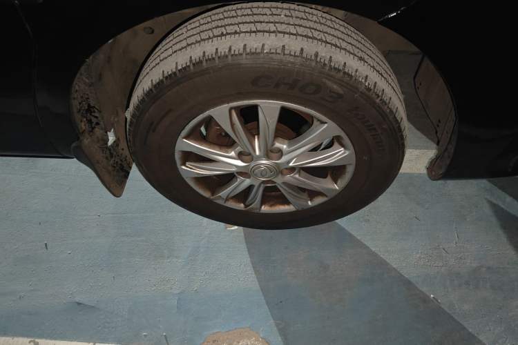 Used FORTHING Lingzhi 2020 M5L 1.6L Base Model 7 Seats Right Front Wheel Hub