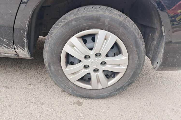Used FORTHING Lingzhi 2020 M5L 1.6L Utility Model Right Front Wheel Hub
