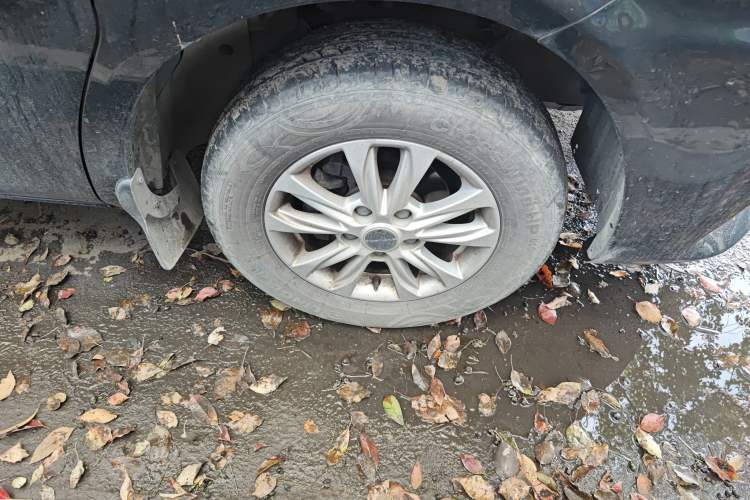Used FORTHING Lingzhi 2020 M5L 1.6L Luxury 7-Seater Right Front Wheel Hub