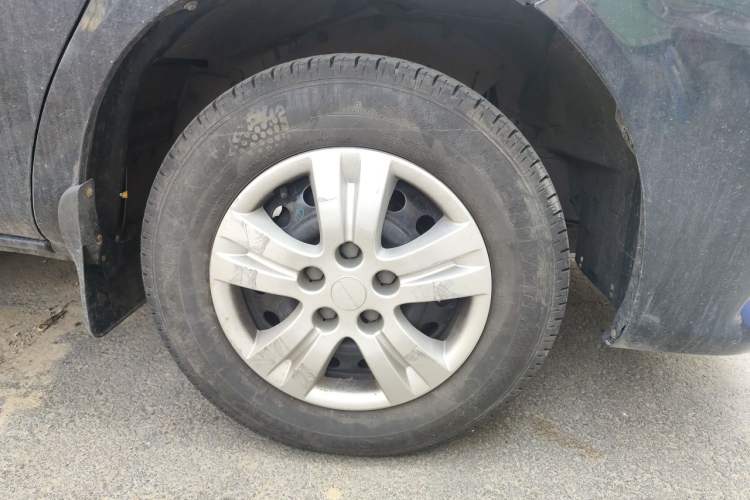 Used FORTHING Lingzhi 2020 M5L 1.6L Utility Model Right Front Wheel Hub