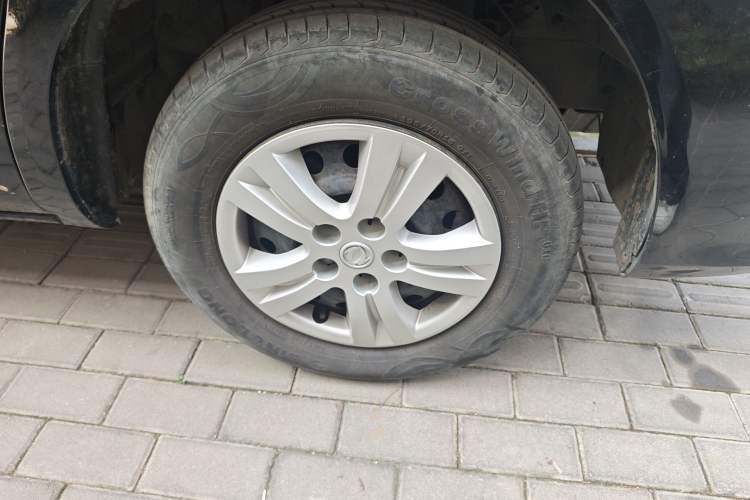 Used FORTHING Lingzhi 2020 M5L 1.6L Base Model 7 Seats Right Front Wheel Hub