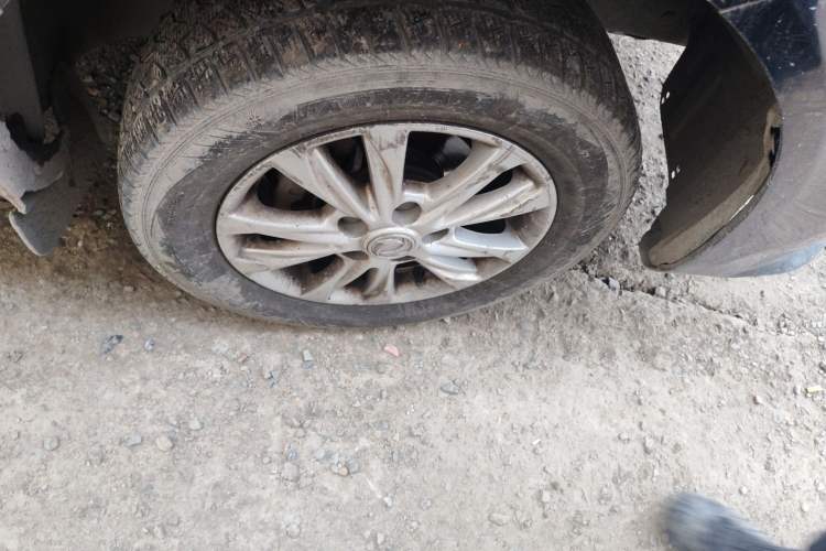 Used FORTHING Lingzhi 2020 M5 1.6L Luxury 7-Seater Right Front Wheel Hub