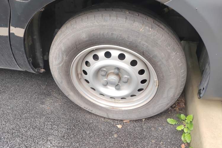 Used FORTHING Lingzhi 2020 M5 1.6L Practical Model Right Front Wheel Hub