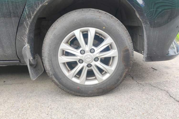 Used FORTHING Lingzhi 2020 M5L 1.6L Luxury 7-Seater Right Front Wheel Hub