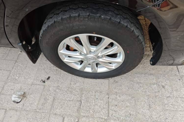 Used FORTHING Lingzhi 2020 M5L 1.6L Luxury 7-Seater Right Front Wheel Hub