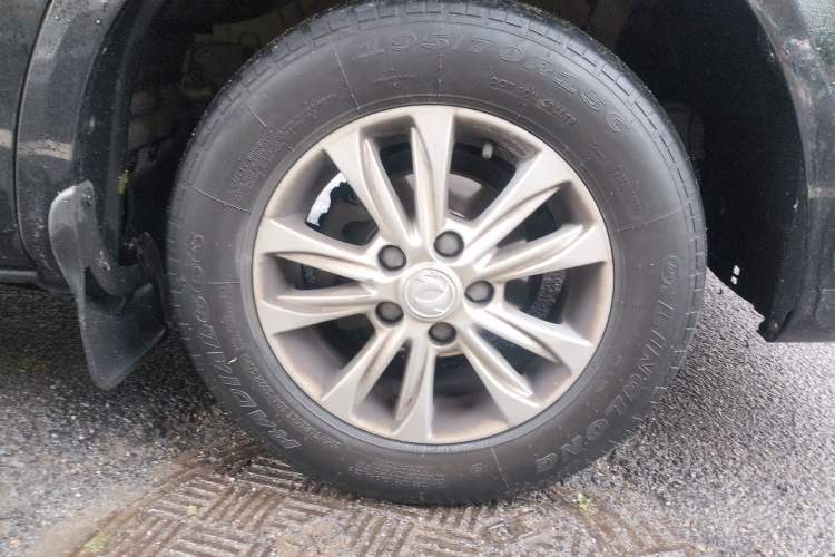 Used FORTHING Lingzhi 2020 M5L 1.6L Luxury 7-Seater Right Front Wheel Hub
