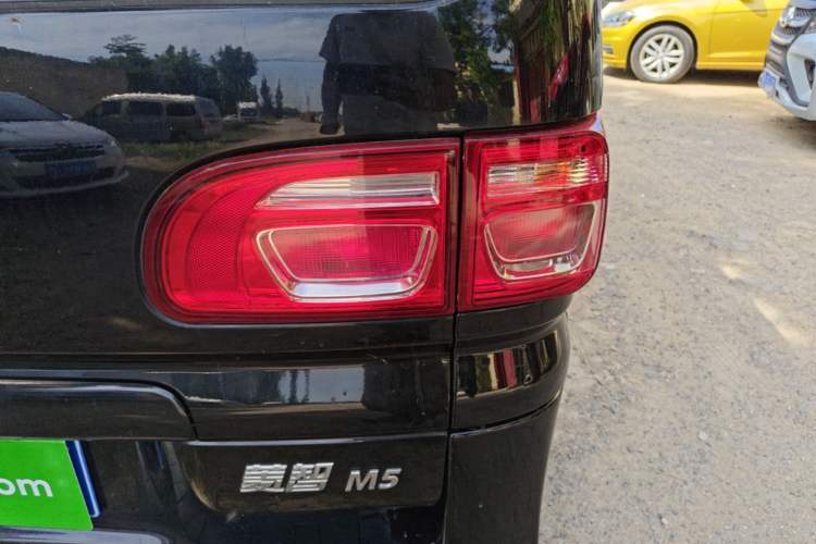 Used FORTHING Lingzhi 2020 M5L 1.6L Utility Model Right Rear Taillight