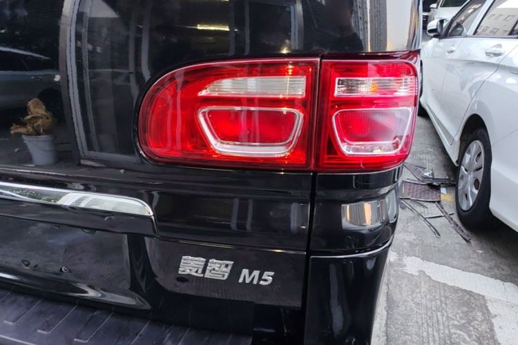 Used FORTHING Lingzhi 2020 M5L 1.6L Luxury 7-Seater Right Rear Taillight