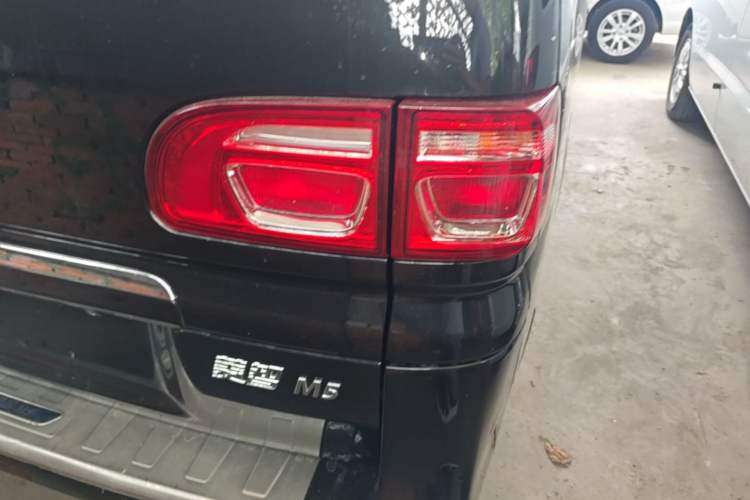 Used FORTHING Lingzhi 2020 M5L 1.6L Luxury 7-Seater Right Rear Taillight