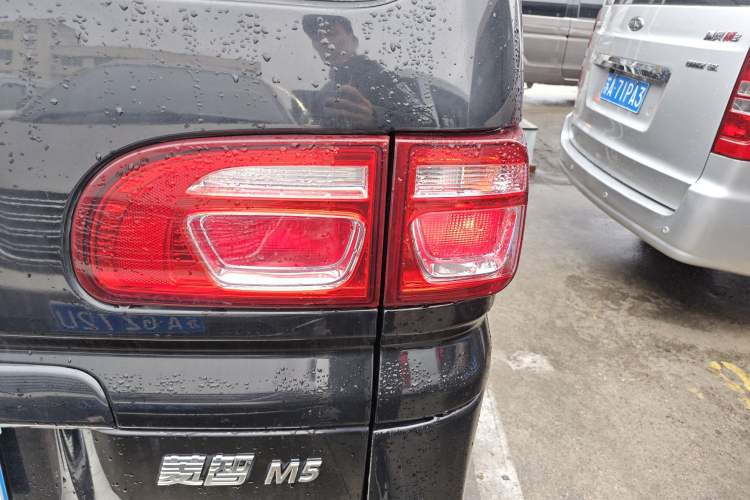 Used FORTHING Lingzhi 2020 M5L 1.6L Comfort Edition 7-Seater Right Rear Taillight