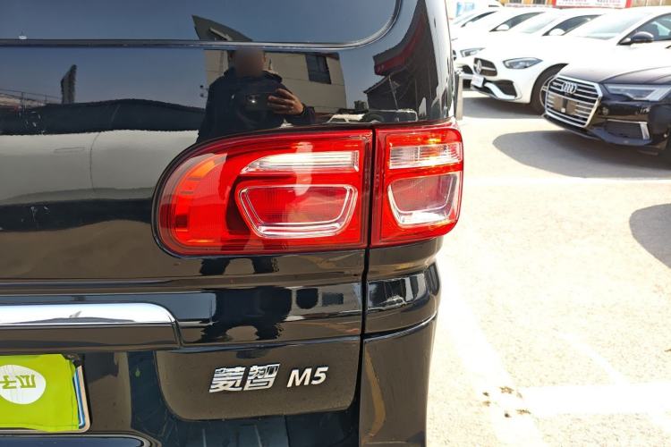 Used FORTHING Lingzhi 2020 M5L 1.6L Luxury 7-Seater Right Rear Taillight