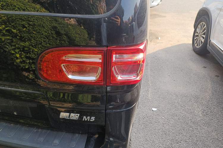 Used FORTHING Lingzhi 2020 M5L 1.6L Base Model 7 Seats Right Rear Taillight