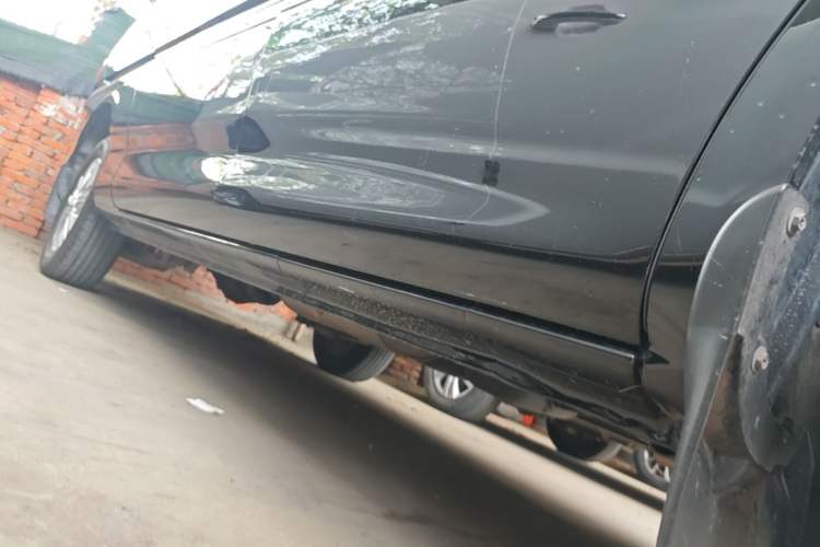 Used FORTHING Lingzhi 2020 M5L 1.6L Luxury 7-Seater Right Side Sill