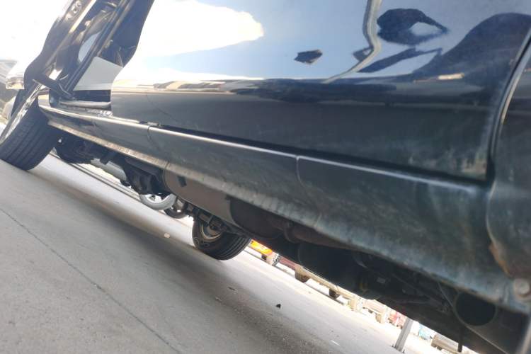 Used FORTHING Lingzhi 2020 M5L 1.6L Luxury 7-Seater Right Side Sill